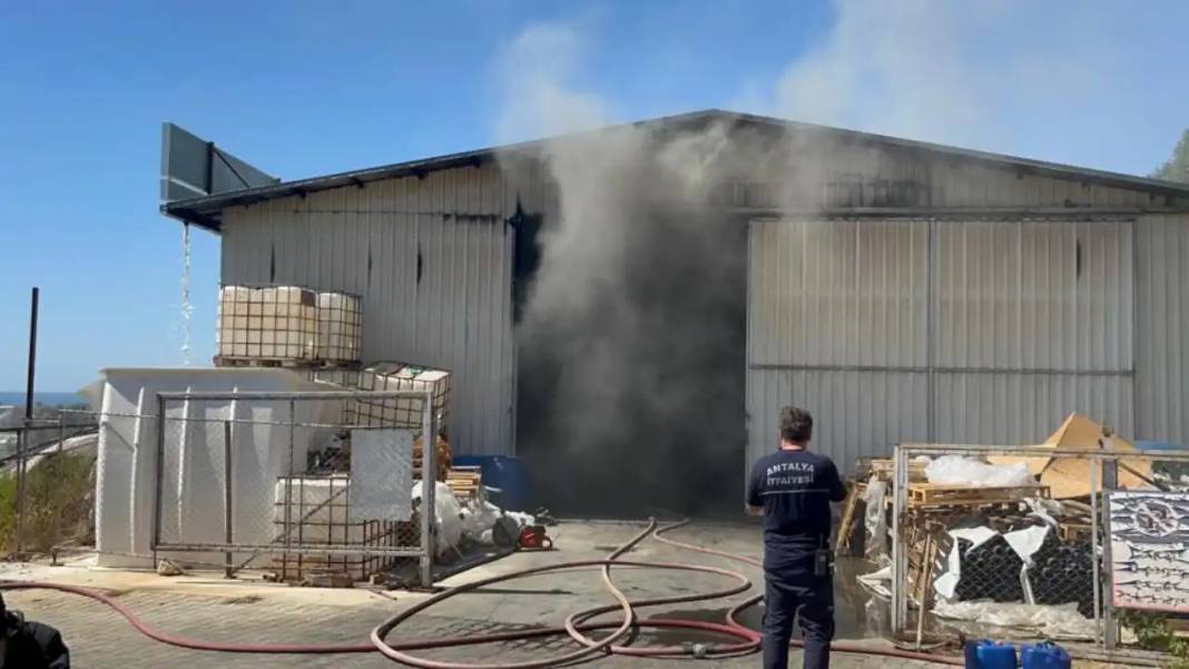 Serada Başlayan Alevler Kimyasal Deposuna Sıçradı 1